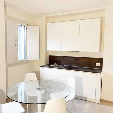 Ugo Bassi 98 Guest house
