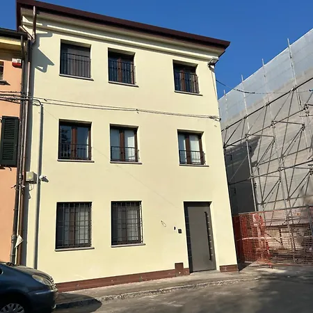 Ugo Bassi 98 Guest house Cento (Emilia-Romagna)